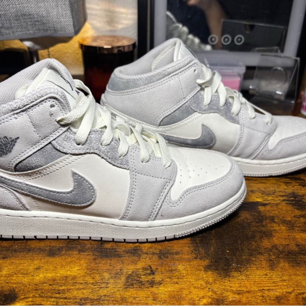AIR JORDAN 1 MID SE (GS)